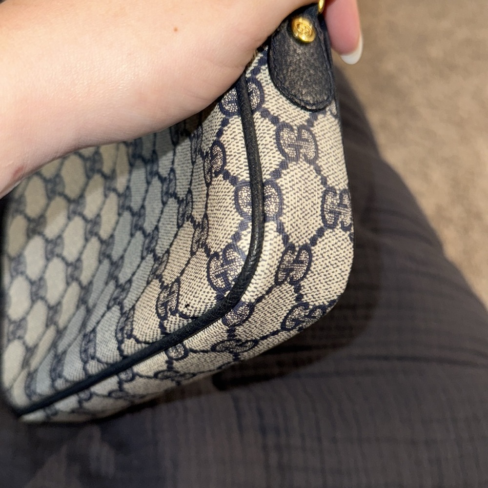 Vintage Gucci Crossbody Camera Bag - Picture 14 of 17